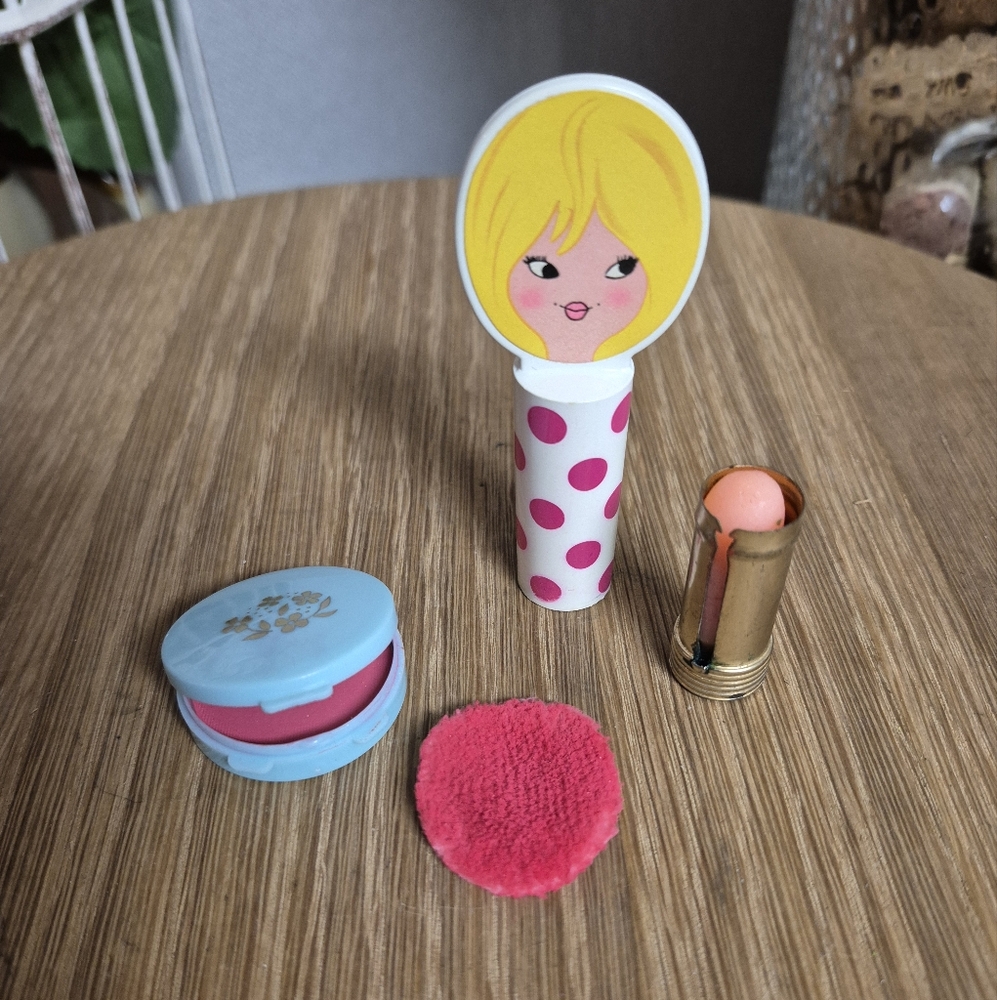 2pc. Vintage Mini Make Up Bundle